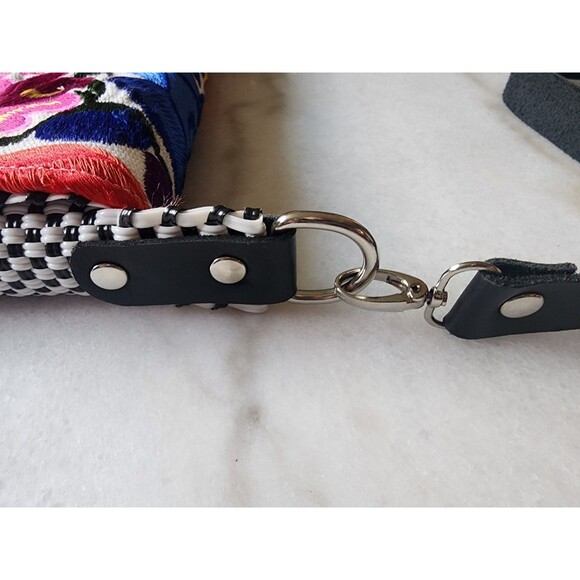 Mexican Artisan Handmade Plastic Floral Purse Bag Colorful Embroidered Flowers - Picture 7 of 9